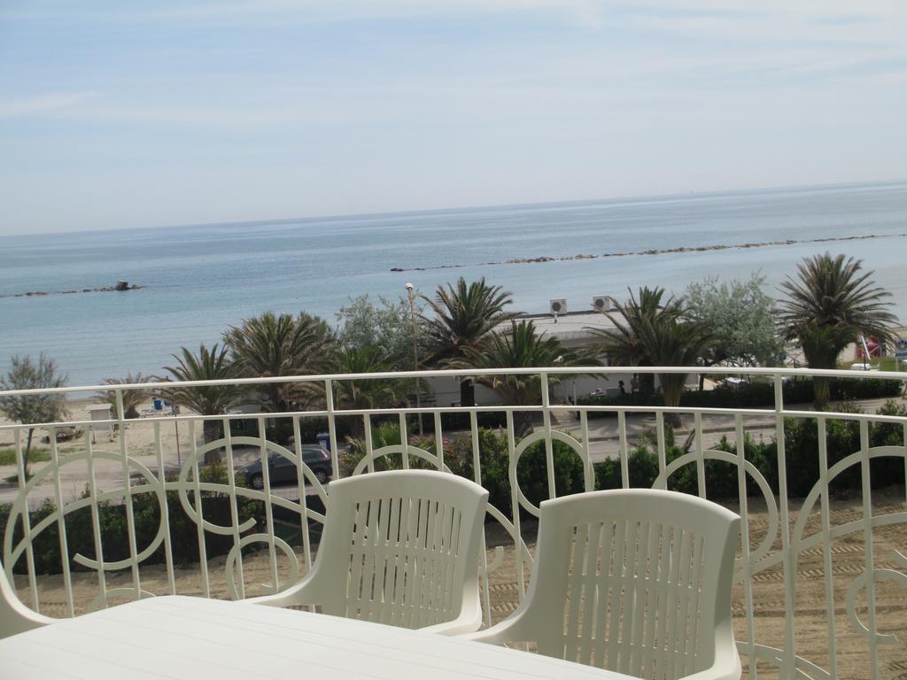 Residence Blumare Martinsicuro Buitenkant foto